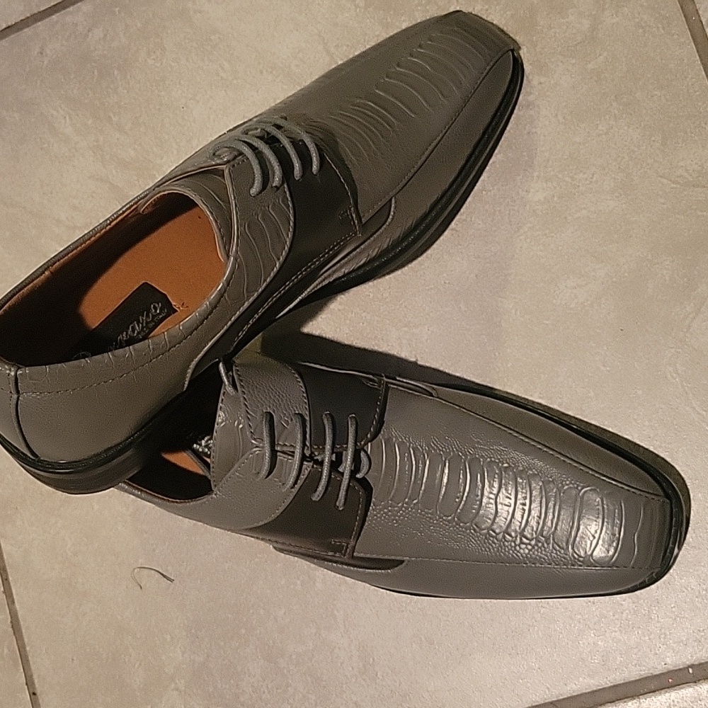 Gray Parrazo Men's Oxfords, tie-ups in size 10.5. NWOT